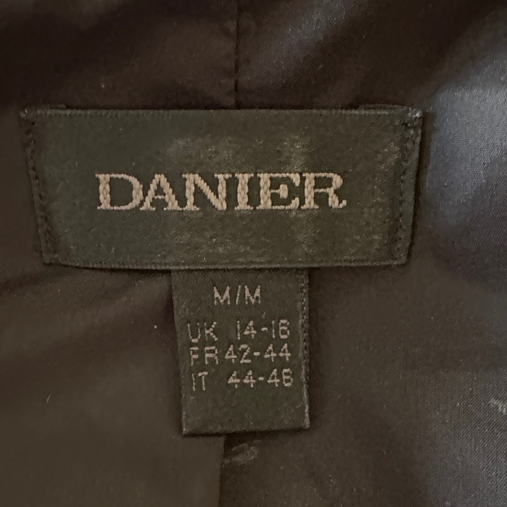 Danier Leather - Women's Black Leather Asymmetrical Zip Up Jacket - Medium - Picture 10 of 11